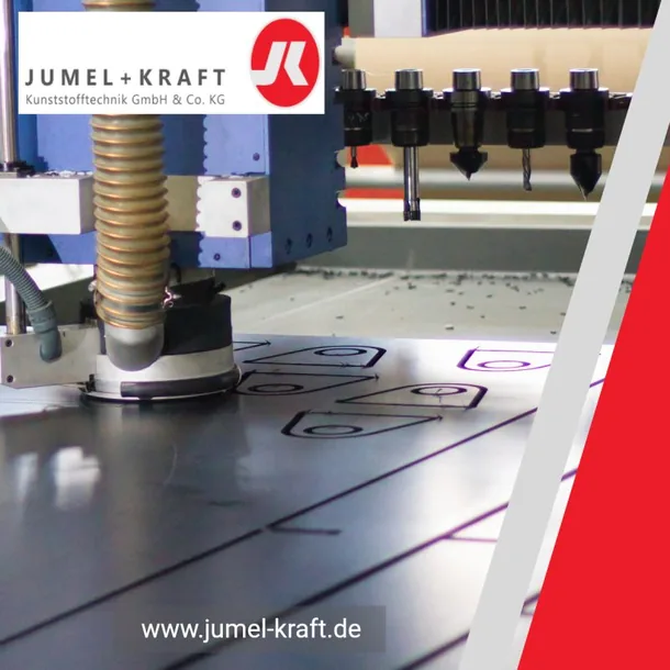 CNC-Fr&auml;se bei Jumel + Kraft fr&auml;st Trag&ouml;sen aus einer PE-Platte